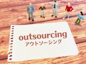 【2025年最新版】採用代行の業務委託とは？メリット・費用・選び方を解説